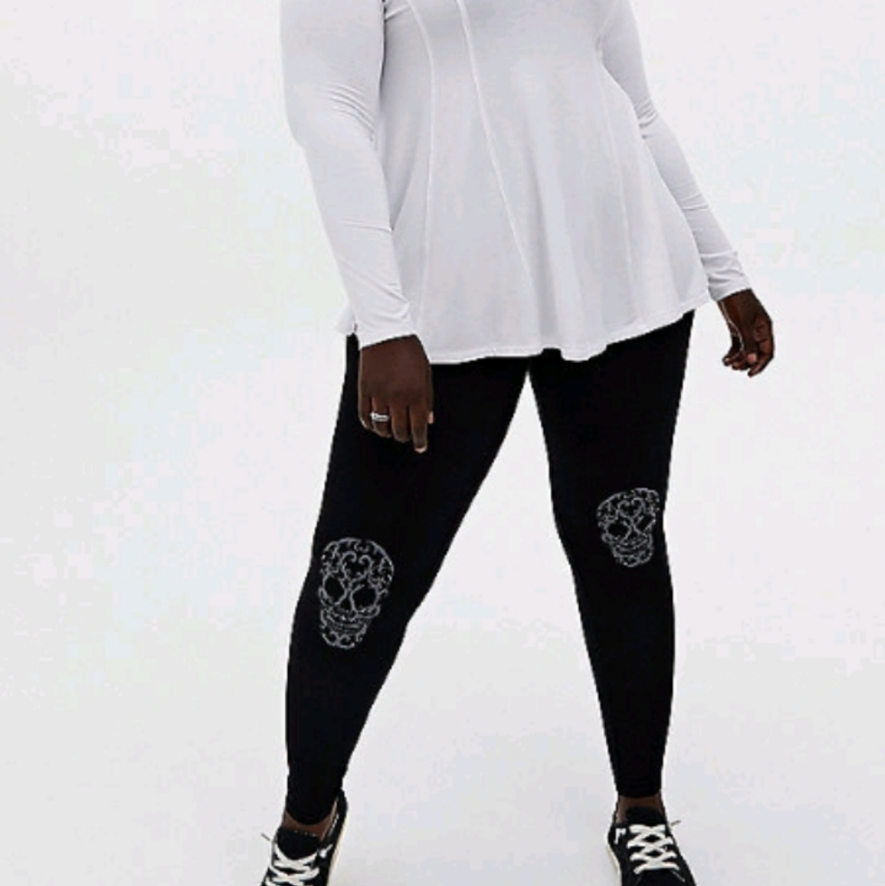 TORRID PREMIUM LEGGING SKULL KNEE LEGGINGS